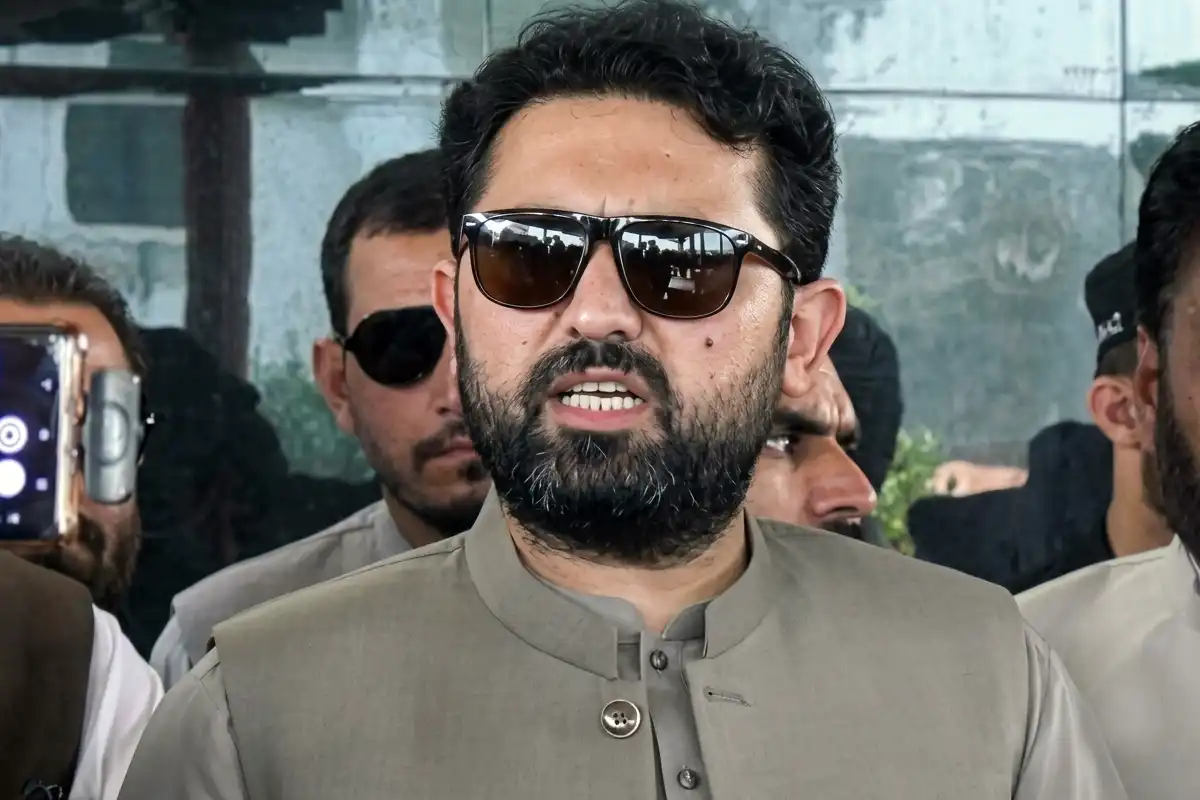 وزیر اعلیٰ سہیل آفریدی کے وارنٹ گرفتاری جاری، عمر ایوب اشتہاری قرار