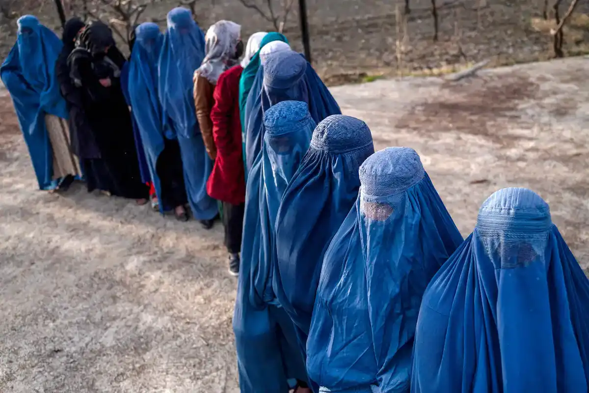 افغانستان میں ایک پرندہ بھی عورت سے زیادہ محفوظ نظر آتا ہے، دی گارڈین