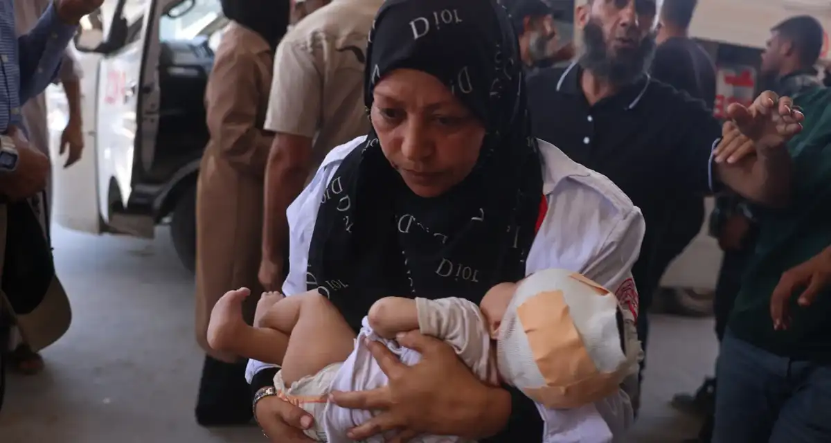 وسطی غزہ پر اسرائیل کا وحشیانہ ڈرون حملہ، ایک بچے سمیت 3 فلسطینی شہری شہید