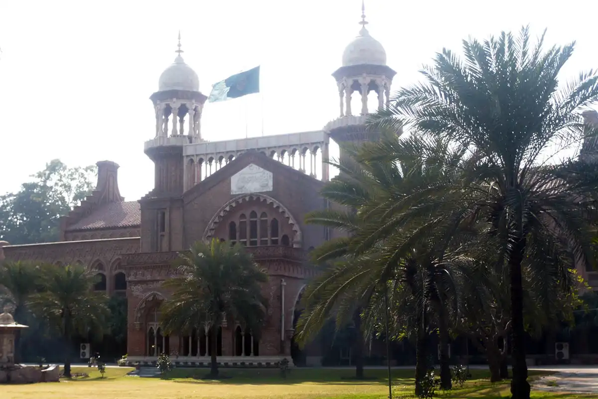 لاہور ہائیکورٹ نے جمعے اور ہفتے کی چھٹی کا نوٹیفکیشن واپس لے لیا