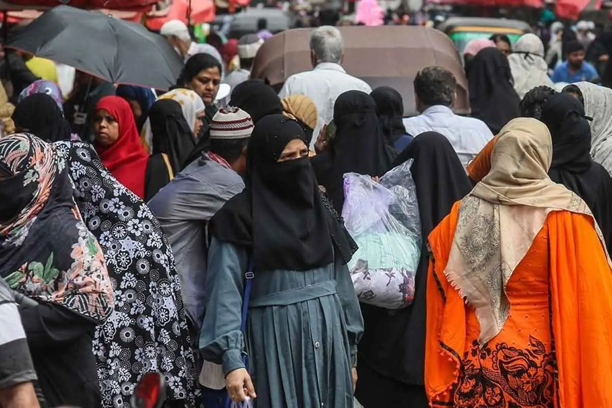 بھارت میں مسلم خواتین کے خلاف اے آئی ٹیکنالوجی کو نفرت اور کردار کشی کے ہتھیار کے طور پر استعمال کیے جانے کا انکشاف