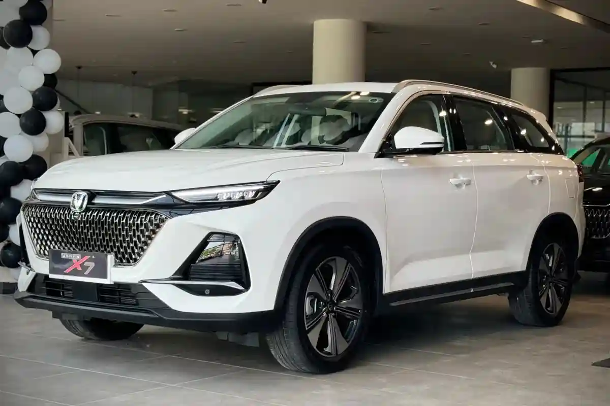 چنگان پاکستان کا بڑا اعلان، اوشان X7 کی قیمتوں میں لاکھوں روپے کمی