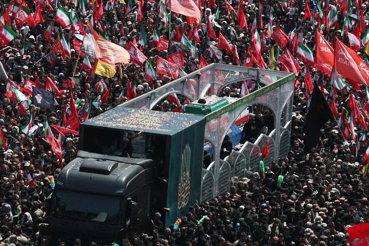 شہید آیت اللہ سید علی خامنہ ای کی قم میں بھی نماز جنازہ ادا کردی گئی، لاکھوں افراد کی شرکت