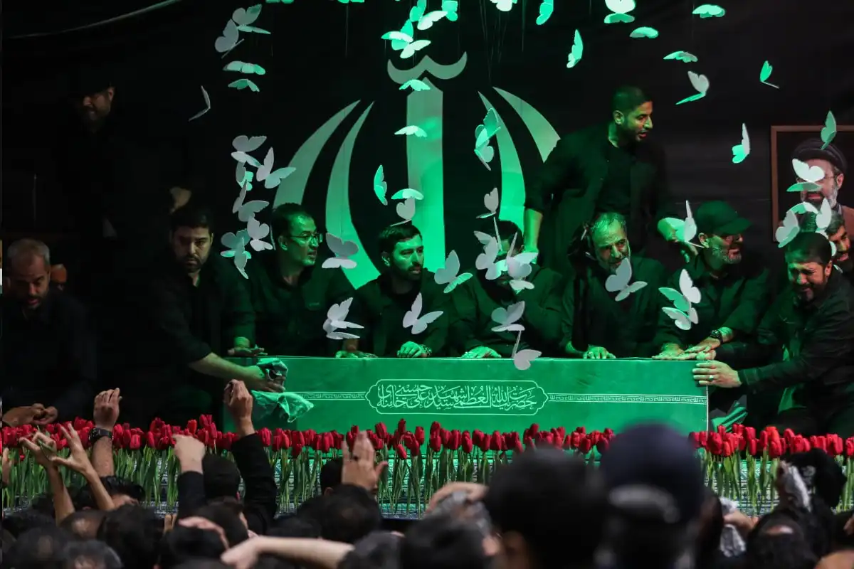 شہید سپریم لیڈر آیت اللہ علی خامنہ ای کا جسد خاکی آخری دیدار کے بعد تہران منتقل