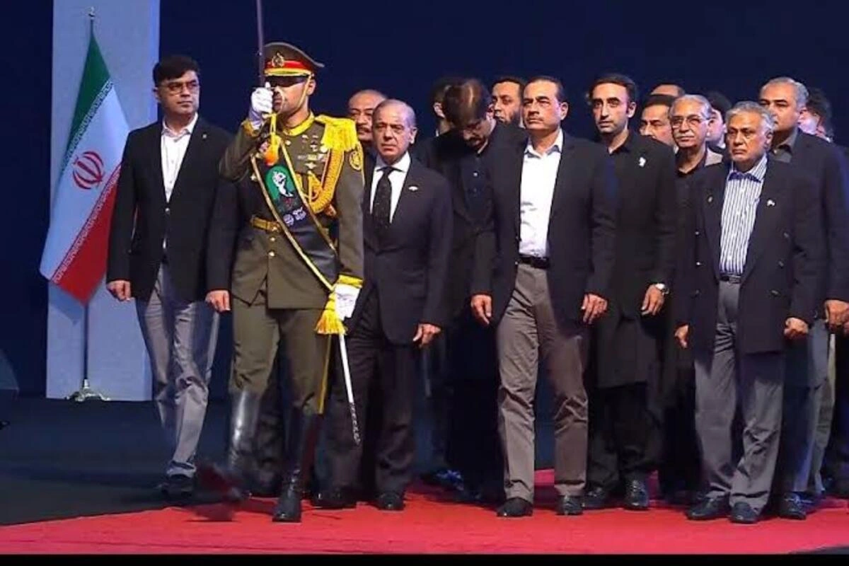 وزیراعظم شہید ایرانی سپریم لیڈر کے تعزیتی اجتماع میں شرکت کے بعد تہران سے ترکیے کے دورے پر روانہ