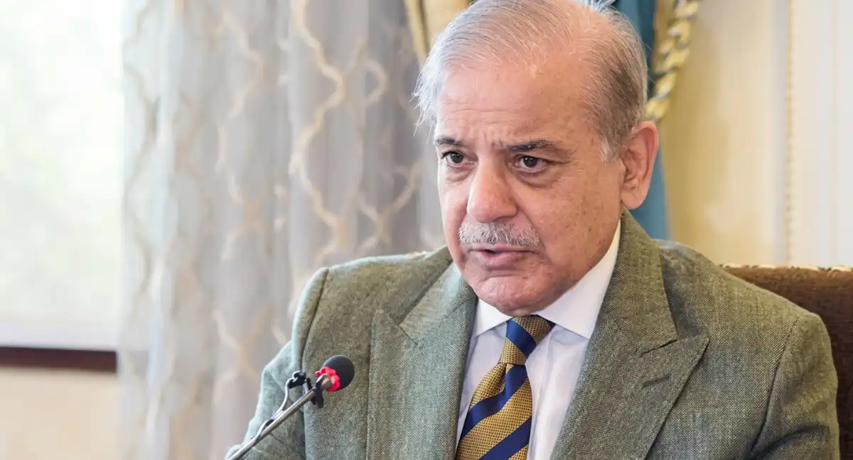 ایف بی آر افسران ہر ماہ کراچی جا کر تاجروں کے مسائل حل کریں، وزیراعظم