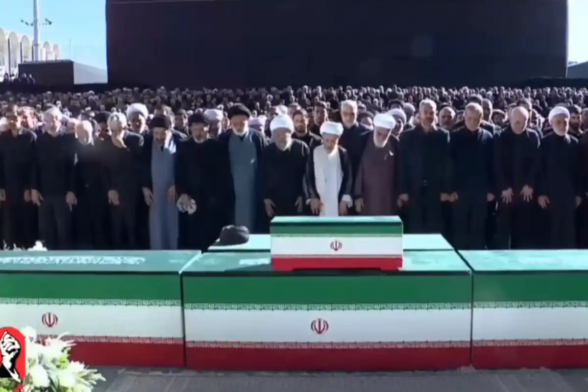 شہید آیت اللہ سید علی خامنہ ای کی نمازِ جنازہ تہران میں ادا کردی گئی، سڑکوں پر سوگواروں کا سمندر