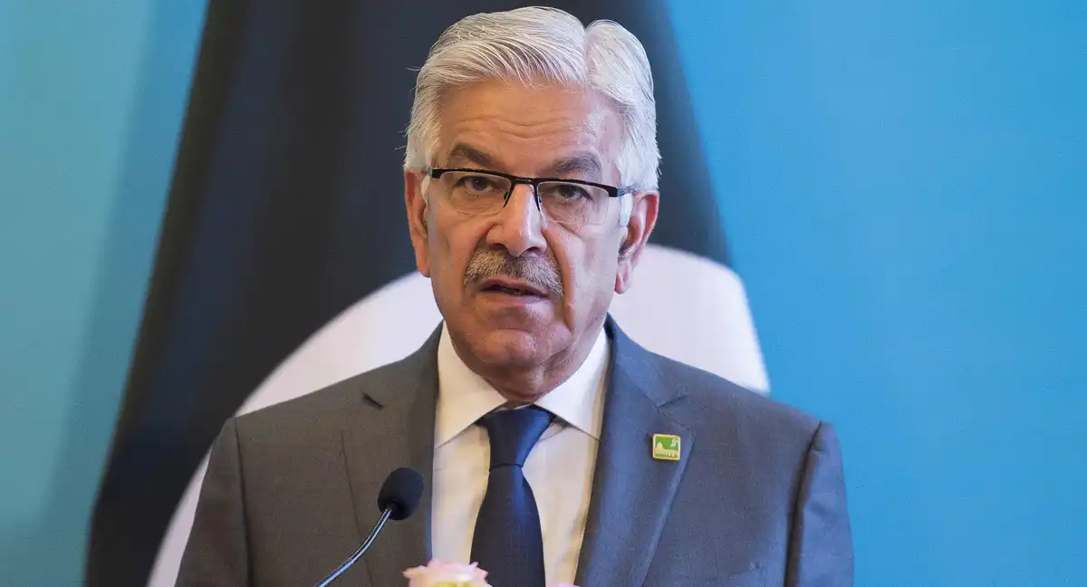 فوجی جوانوں کی قربانیوں کو تنخواہوں سے جوڑنا مناسب نہیں، خواجہ آصف