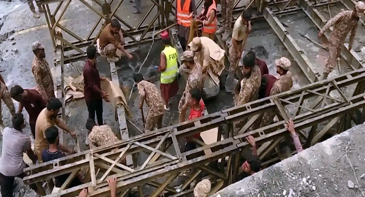 6 دن کی ریکارڈ مدت میں عارضی پل کی تعمیر، پاک فوج نے اسکردو اور بلتستان کا زمینی رابطہ بحال کردیا