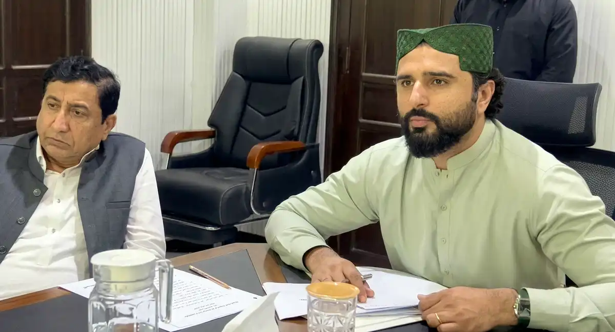 سندھ حکومت کا نوجوانوں کو بااختیار بنانے کے لیے یوتھ کارڈ دینے کا فیصلہ