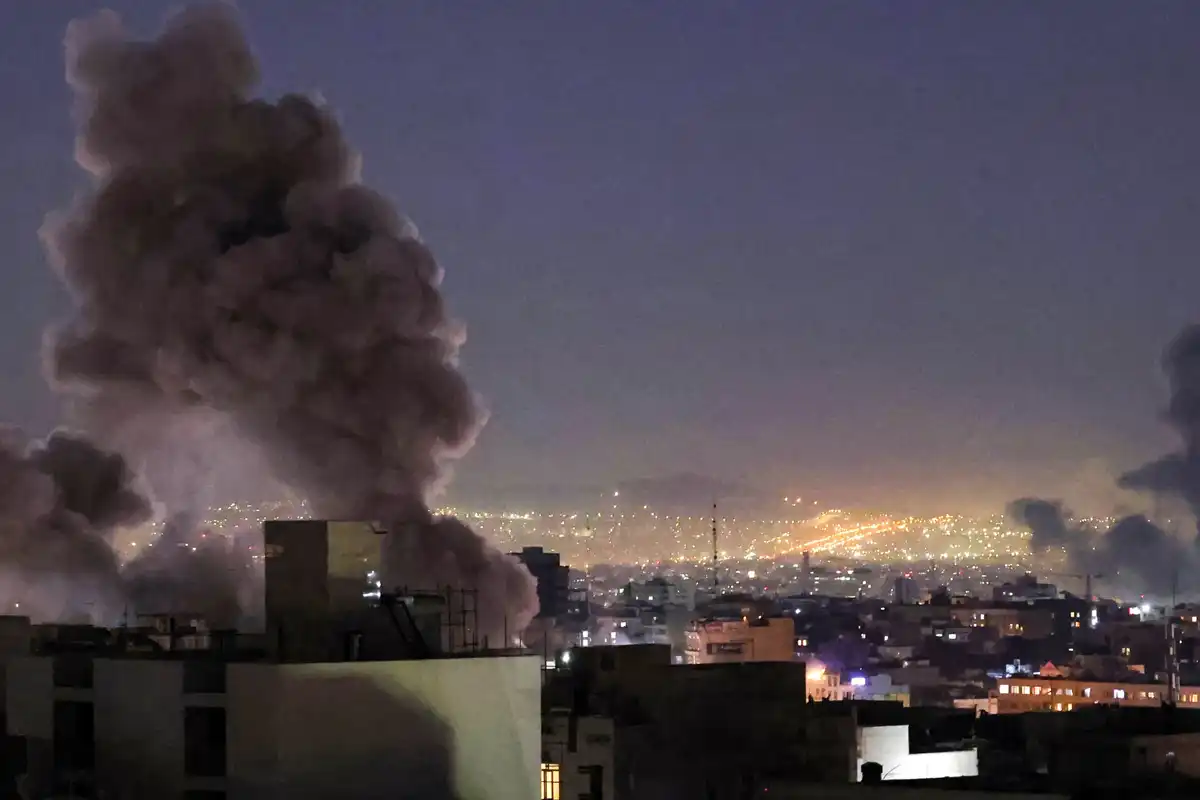 امریکہ کا جنوبی ایران پر دوبارہ حملہ، بندرعباس اور قشم جزیرے میں دھماکے، ایک ایرانی شہید