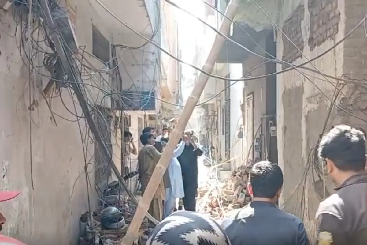 لاہور: غیر رجسٹرڈ اسکول میں سمر کیمپ کے دوران چھت گرنے کا واقعہ، انتظامیہ اور وزیر اعلیٰ پنجاب کا سخت ایکشن