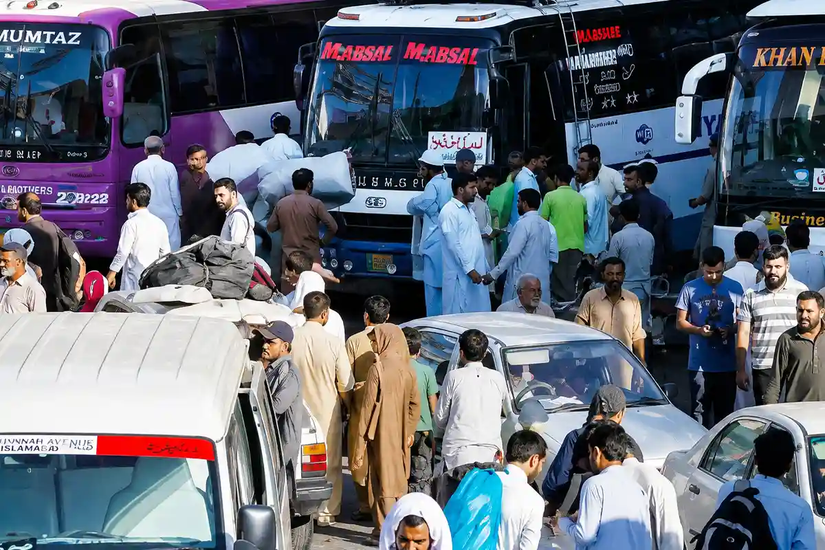 سندھ حکومت کا پبلک ٹرانسپورٹ کے کرایوں میں فوری کمی کا حکم
