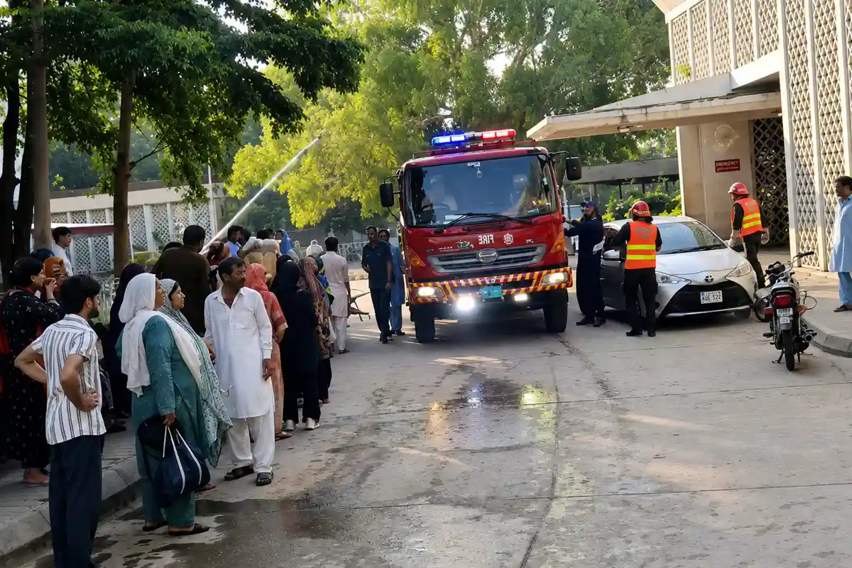 اسلام آباد کے پمز اسپتال کی نرسری میں آگ لگنے سے 15 نومولود جاں بحق، 10 خواتین زخمی