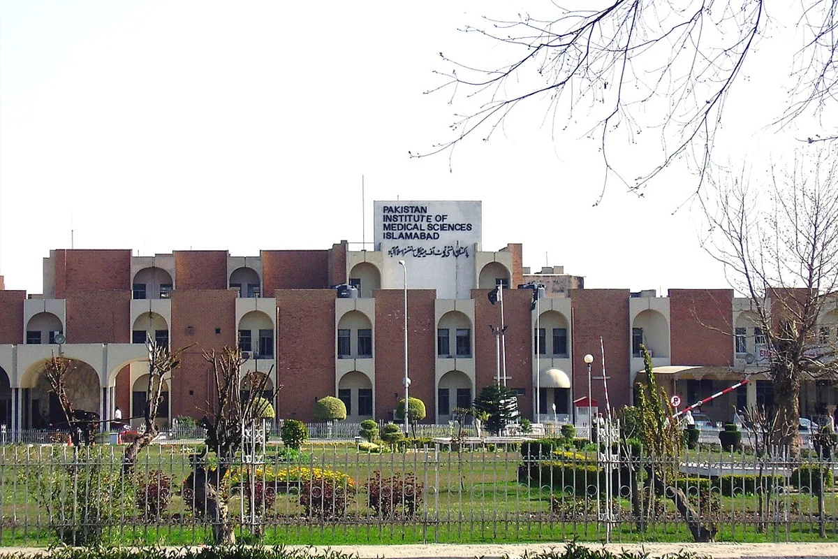 عمران خان کے طبی معائنے میں شفا اسپتال کے دو ماہرین بھی شریک، پمز نے رپورٹ کی تفصیلات ظاہر کرنے سے انکار کردیا