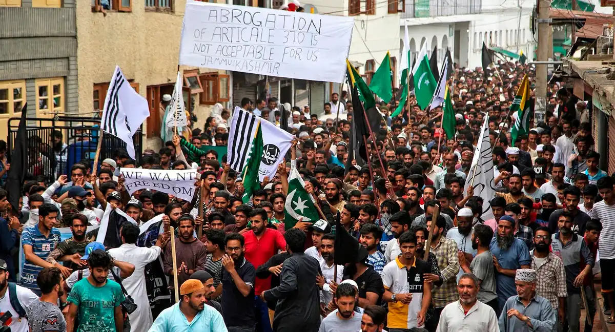 مقبوضہ جموں و کشمیر میں 5 اگست کے بھارتی اقدامات کے خلاف مکمل ہڑتال اور احتجاج
