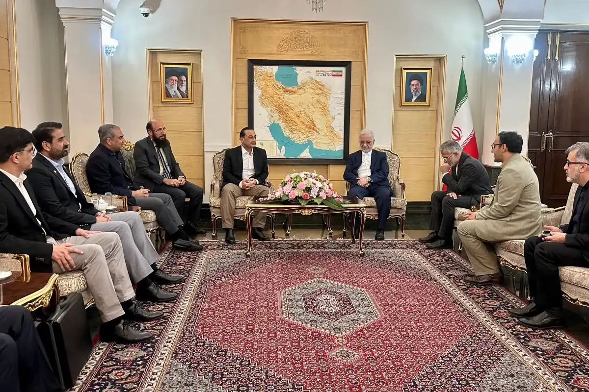 فیلڈ مارشل عاصم منیر اور وزیر داخلہ محسن نقوی اہم دورے پر ایران پہنچ گئے