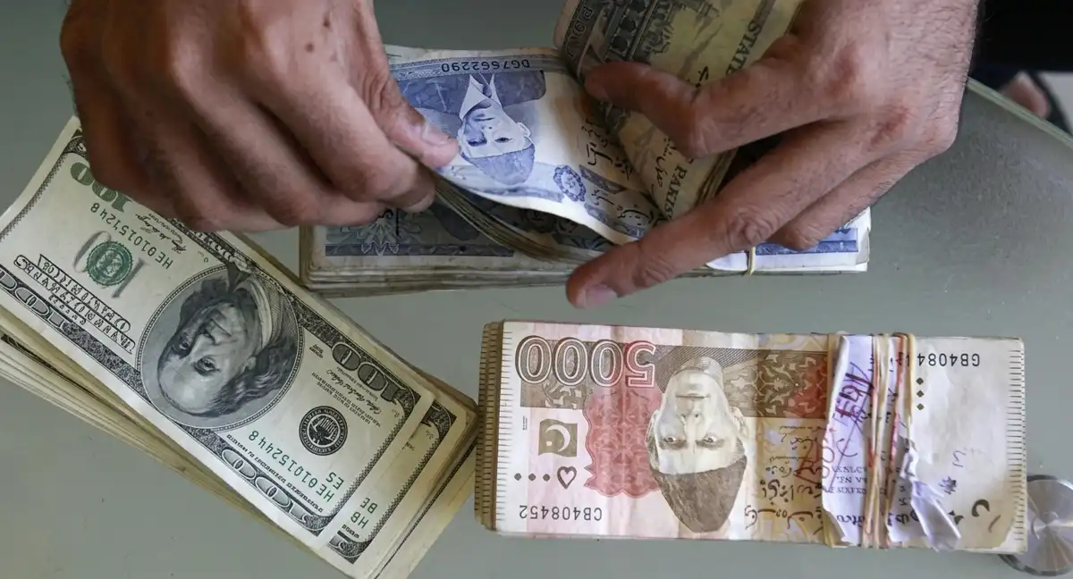 پاکستانی معیشت میں بہتری، جولائی میں کرنٹ اکاؤنٹ خسارہ نمایاں طور پر کم ہو گیا