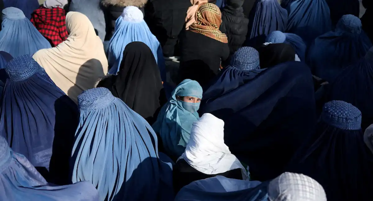 طالبان کی خواتین پر پابندیاں افغان معیشت کے لیے تباہ کن ثابت ہورہی ہیں، عالمی رپورٹ