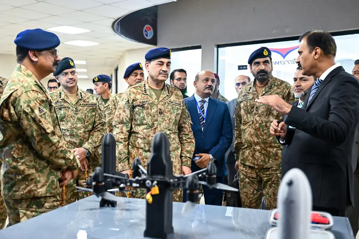 فیلڈ مارشل عاصم منیر کا پی او ایف واہ کا دورہ، مقامی سطح پر تیار ہتھیاروں اور گولہ بارود کے تجربات کا مشاہدہ