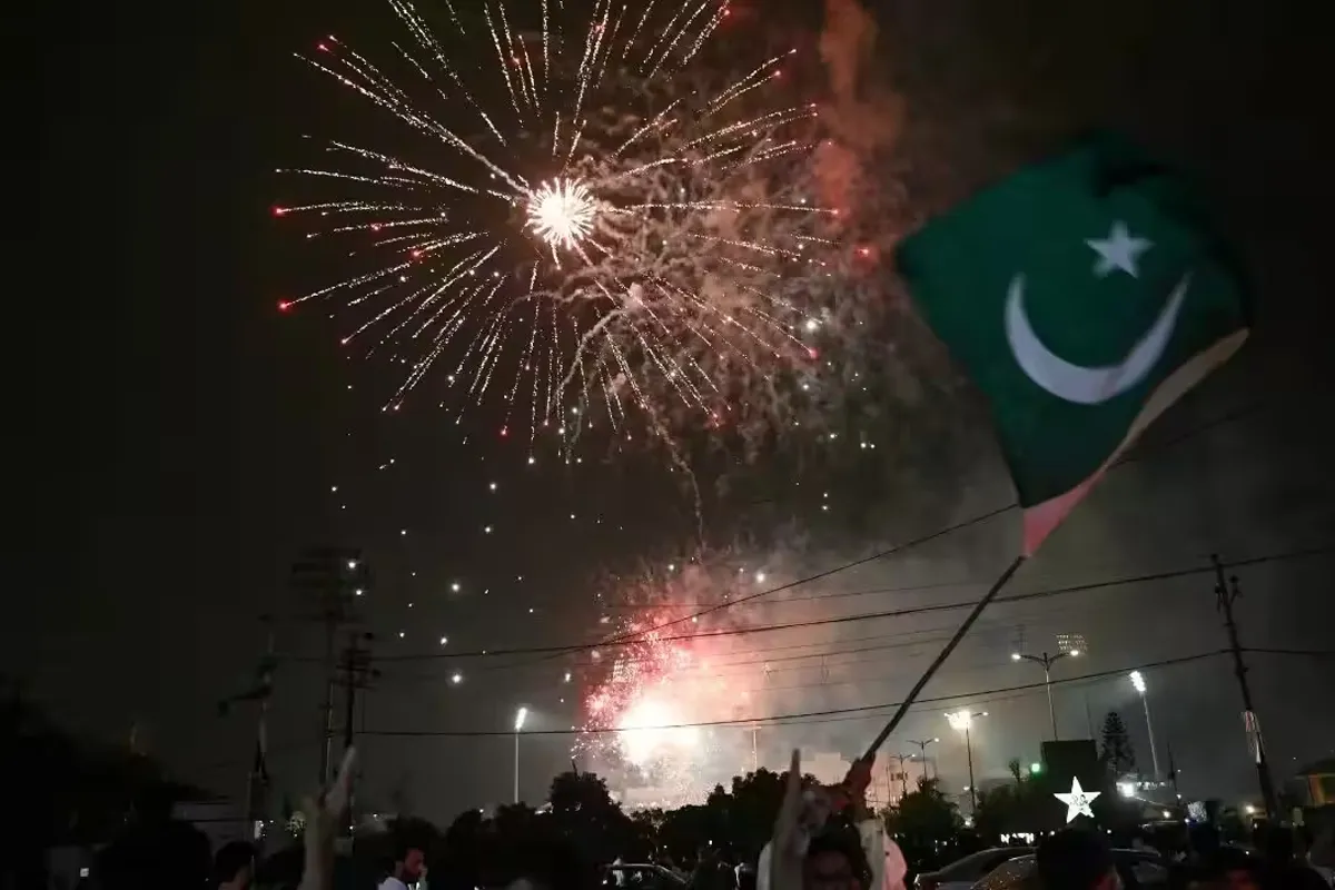کراچی میں جشنِ آزادی پر ہوائی فائرنگ، خاتون جاں بحق، 70 سے زائد افراد زخمی