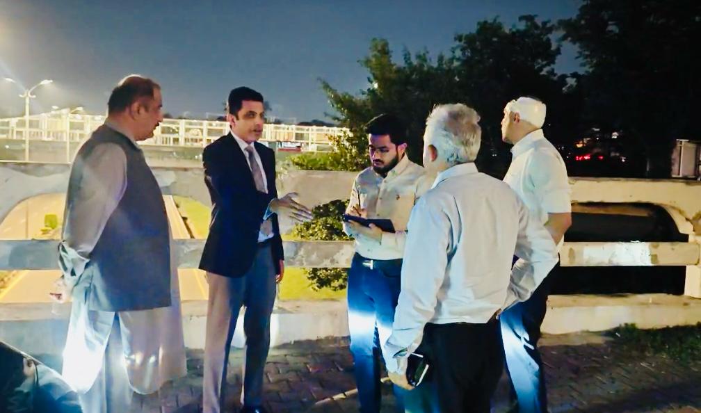 چیئرمین سی ڈی اے کا فیلڈ وزٹ، ترقیاتی منصوبوں کی تازہ ترین صورتحال کا جائزہ، منصوبوں کو مقررہ مدت میں معیار کے مطابق مکمل کرنے کی ہدایت