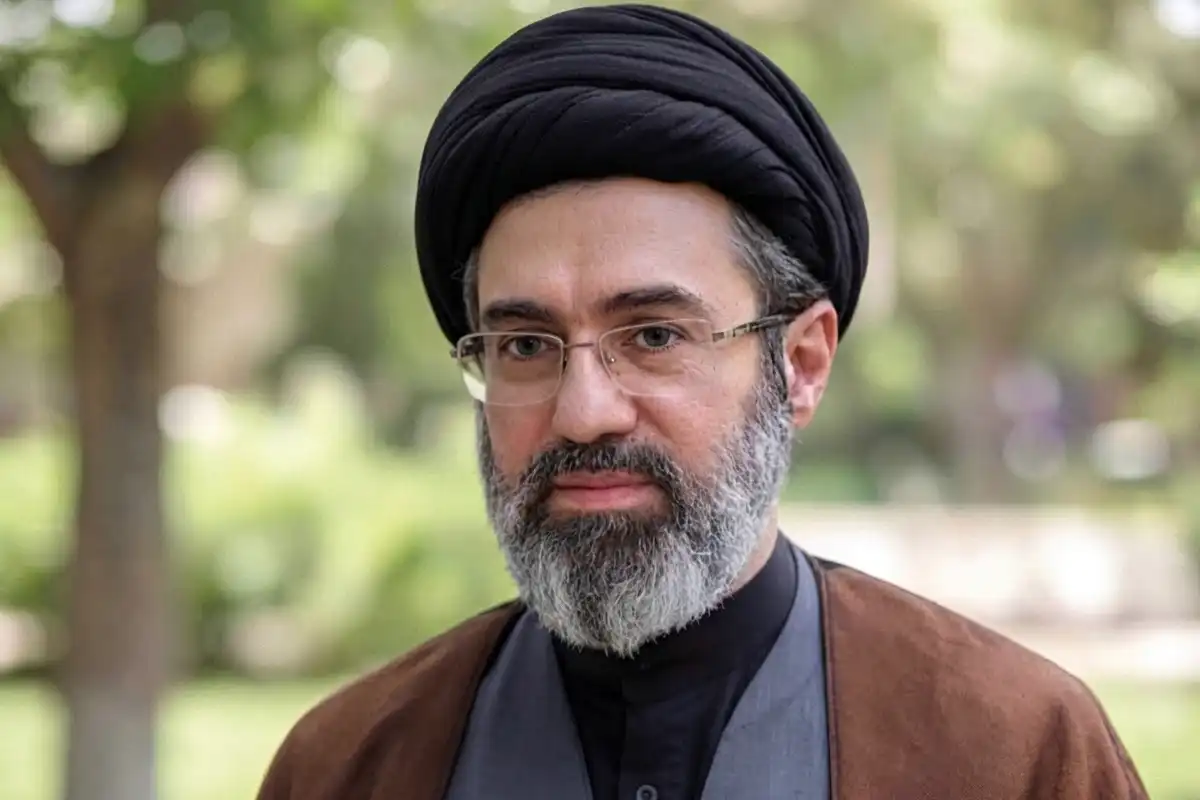 ماضی کے سیاہ دن کبھی واپس نہیں آئیں گے، ایران اب دنیا کی بڑی طاقت بن چکا ہے، سید مجتبیٰ خامنہ ای