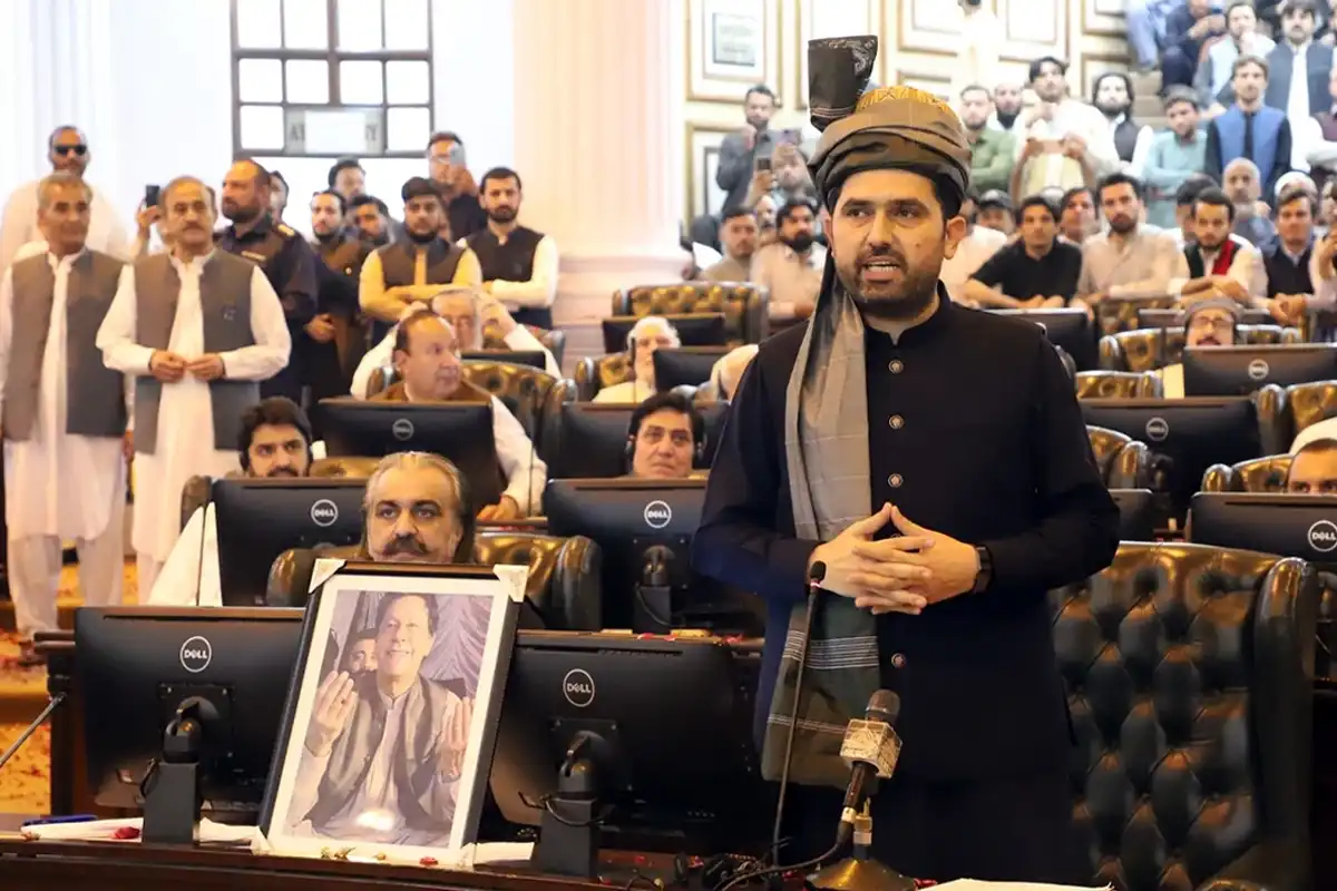 خیبر پختونخوا میں گورنر راج کے نفاذ کی بازگشت، وفاقی حکومت کی مشاورت شروع