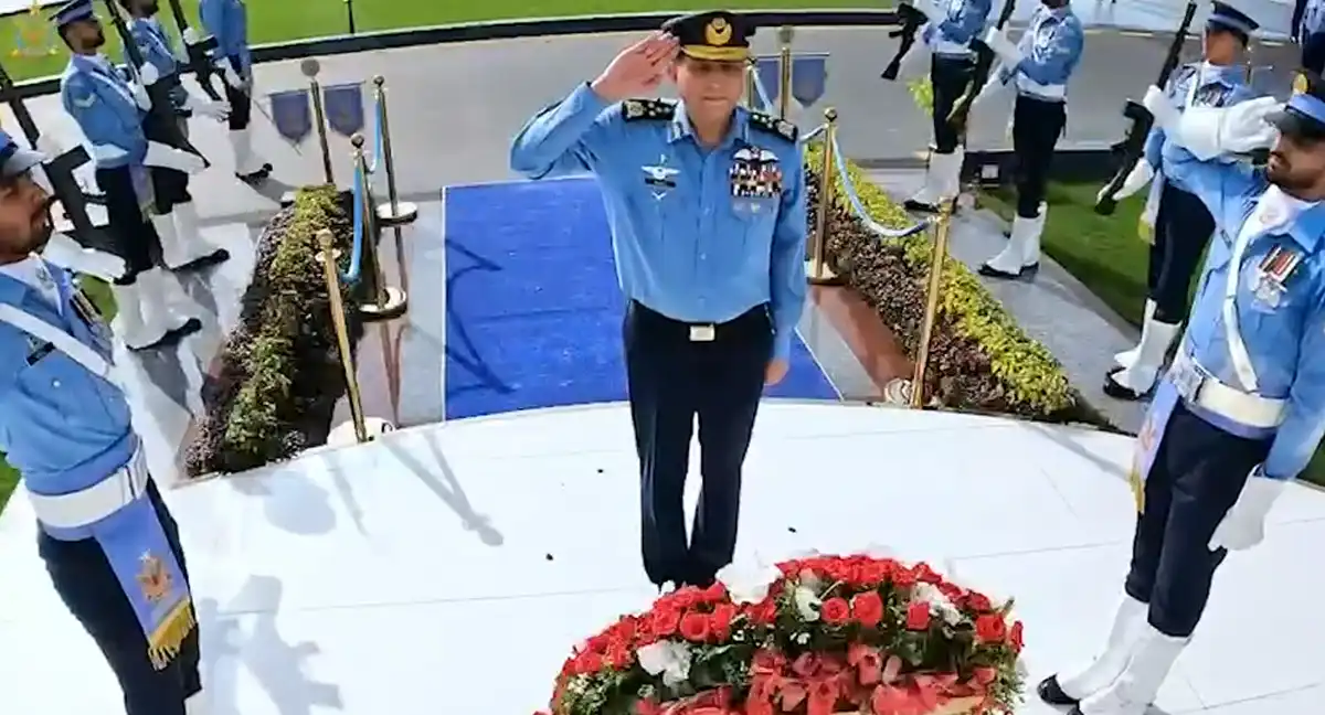 پاک فضائیہ کے زیرِ اہتمام ملک بھر کے تمام ایئر بیسز پر آج یومِ شہدا منایا گیا