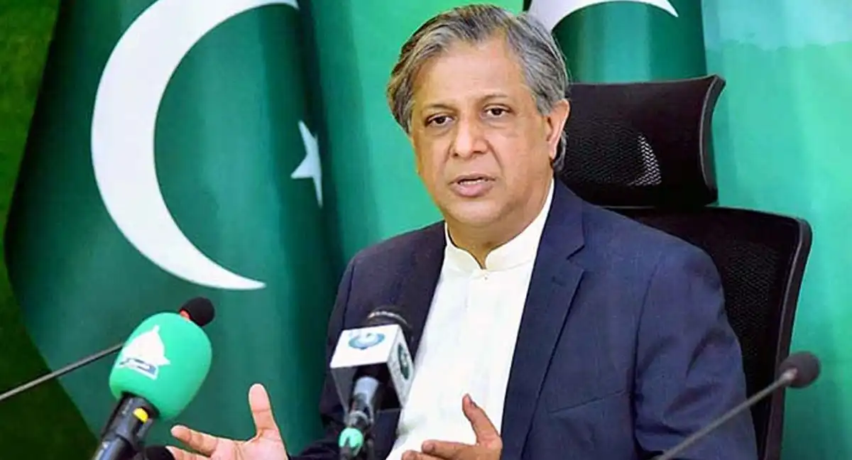 اسلام آباد پر چڑھائی سے کچھ حاصل نہیں ہوگا، پی ٹی آئی مذاکرات میں سنجیدہ نہیں، اعظم نذیر تارڑ