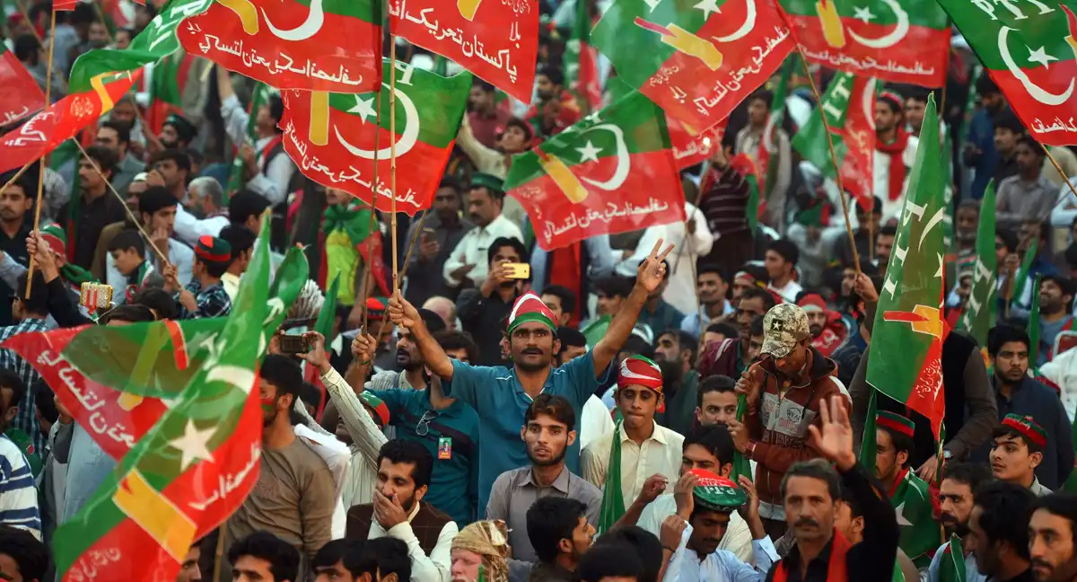 پی ٹی آئی نے اپنے دو رہنماؤں کو حکومت سے پس پردہ رابطوں کا ٹاسک دے دیا