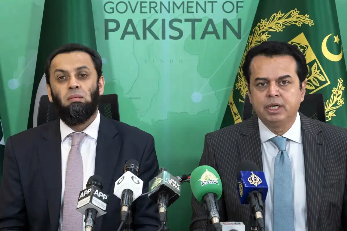 پی ٹی آئی دہشت گردی کی پشت پناہی کر رہی ہے، انہیں فیصلہ کرنا ہوگا کہ وہ پاکستان کے ساتھ ہے یا افغانستان کے ساتھ، وفاقی وزراء