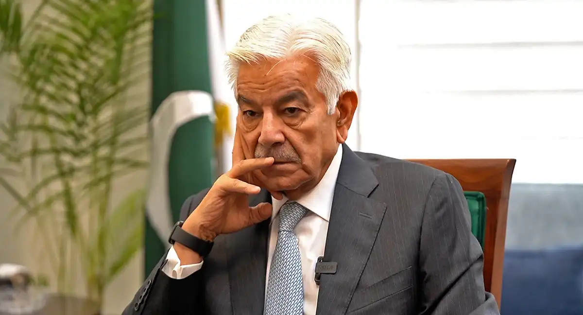 پانچ دہائیوں تک افغانوں کو پناہ دی، لیکن ان کی نفرت میں کمی نہیں آئی، وزیر دفاع