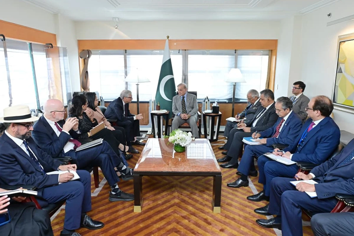 وزیراعظم شہباز شریف کی نیویارک میں گیٹس فاؤنڈیشن کے چیئرمین بل گیٹس سے ملاقات