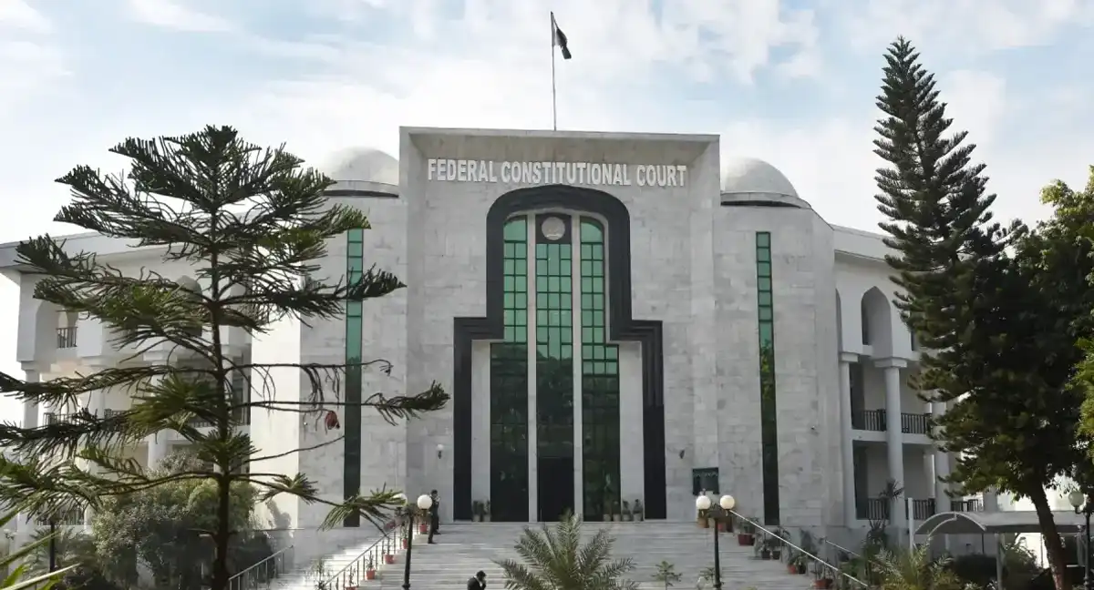 آئینی عدالت کو توہینِ عدالت اور ازخود نوٹس کے وسیع اختیارات تفویض