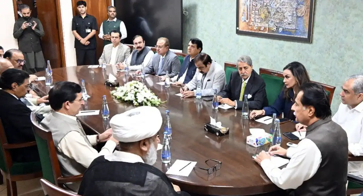 پی ٹی آئی کی سینئر قیادت لانگ مارچ کے بجائے بات چیت کی خواہاں، حکومت سے ایک بار پھر رابطہ