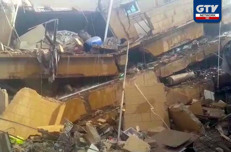 Residential building collapses in Karachi Ghas Mandi