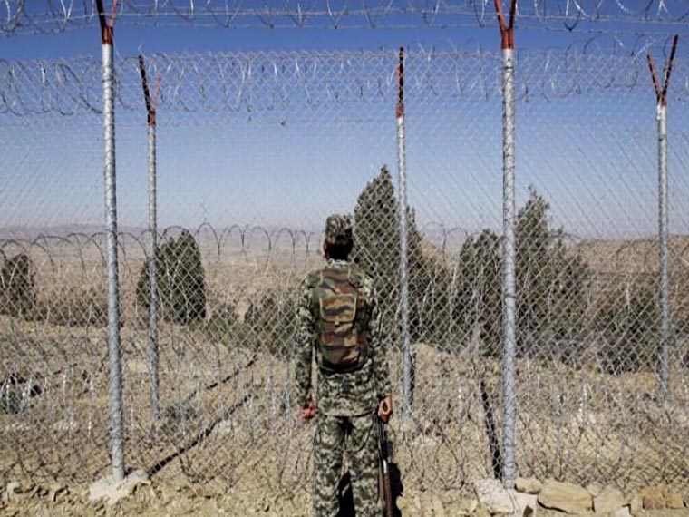 One soldier martyred and 4 injured in IED blast at AfPak border