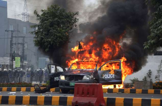 250 lawyers face treason charges for attack on hospital in Lahore