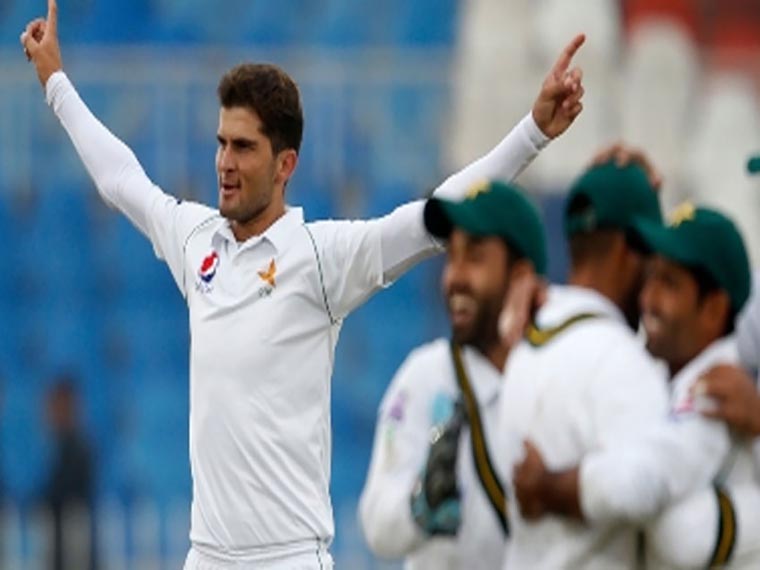 Sri Lanka ends first inning at 271 while Pakistan continues batting