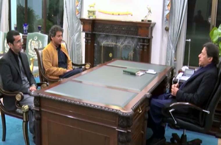 Former KP ministers meet Prime Minister Imran Khan