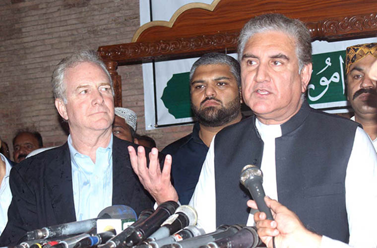Foreign Minister Qureshi meets Democratic Senator Hollen in Washington
