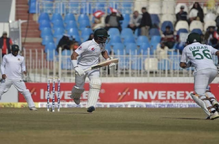 Pakistan reaches 95-2 at lunch on the second day of the first Test