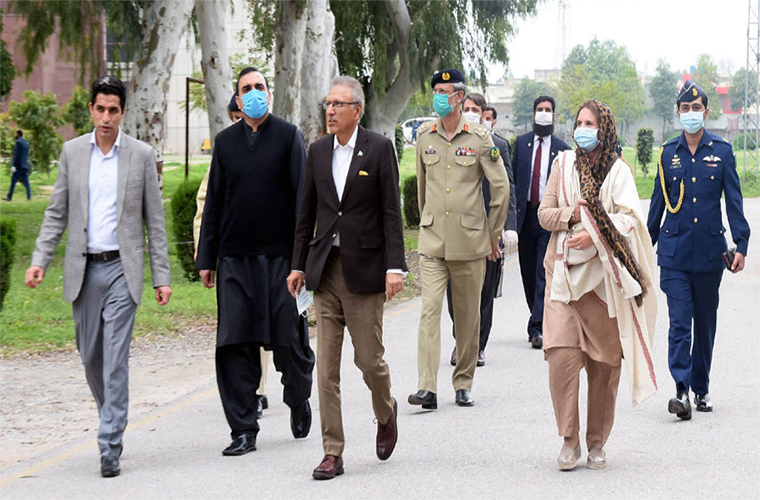 President Alvi visit Quarantine Centre to review arrangements for patients