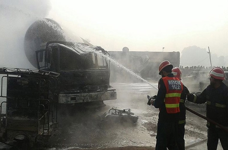 Fire breaks out in LPG tanker in Lahore near Shahdara