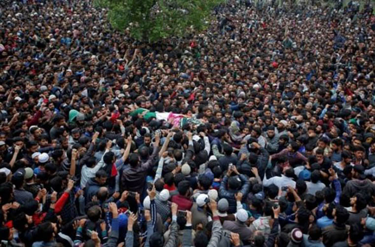 Kashmiris defy curfew to attend funeral of martyred youths in IOK