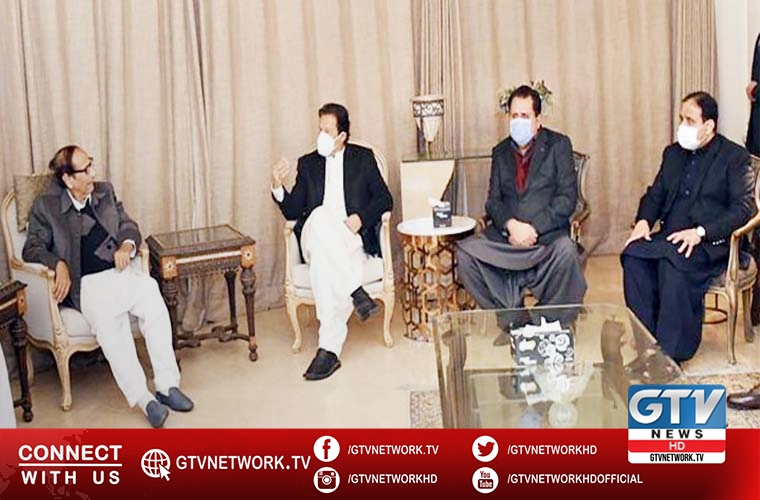 PM meets Ch Shujaat and inquires about his health during Lahore visit