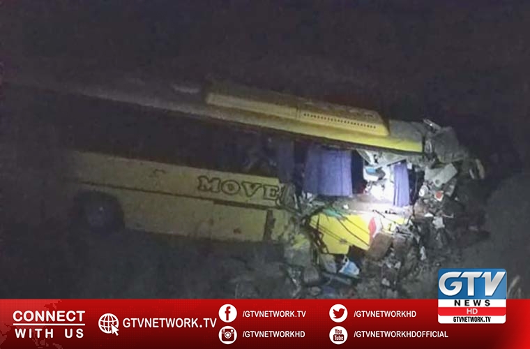 At least 8 passengers killed and 17 injured in accident near Hub