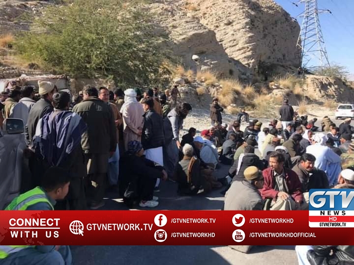 Minister Ali Zaidi meets Shia Hazara community elders at sit in camp