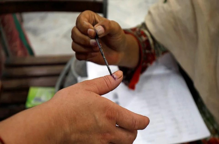 Eligible voters cast votes in by election for Punjab Assembly PP 84 seat